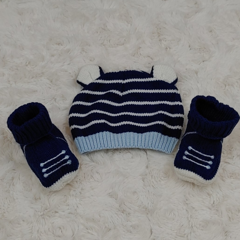 Children's Place Knit Hat & Booties Size 0-6 Mths